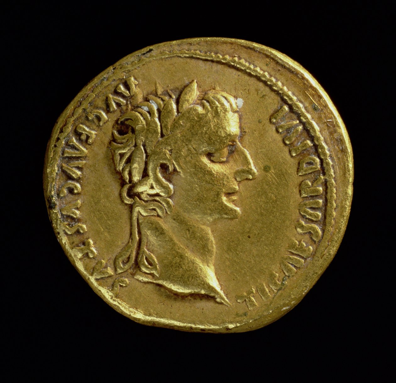 Bir defne çelengi takan Tiberius