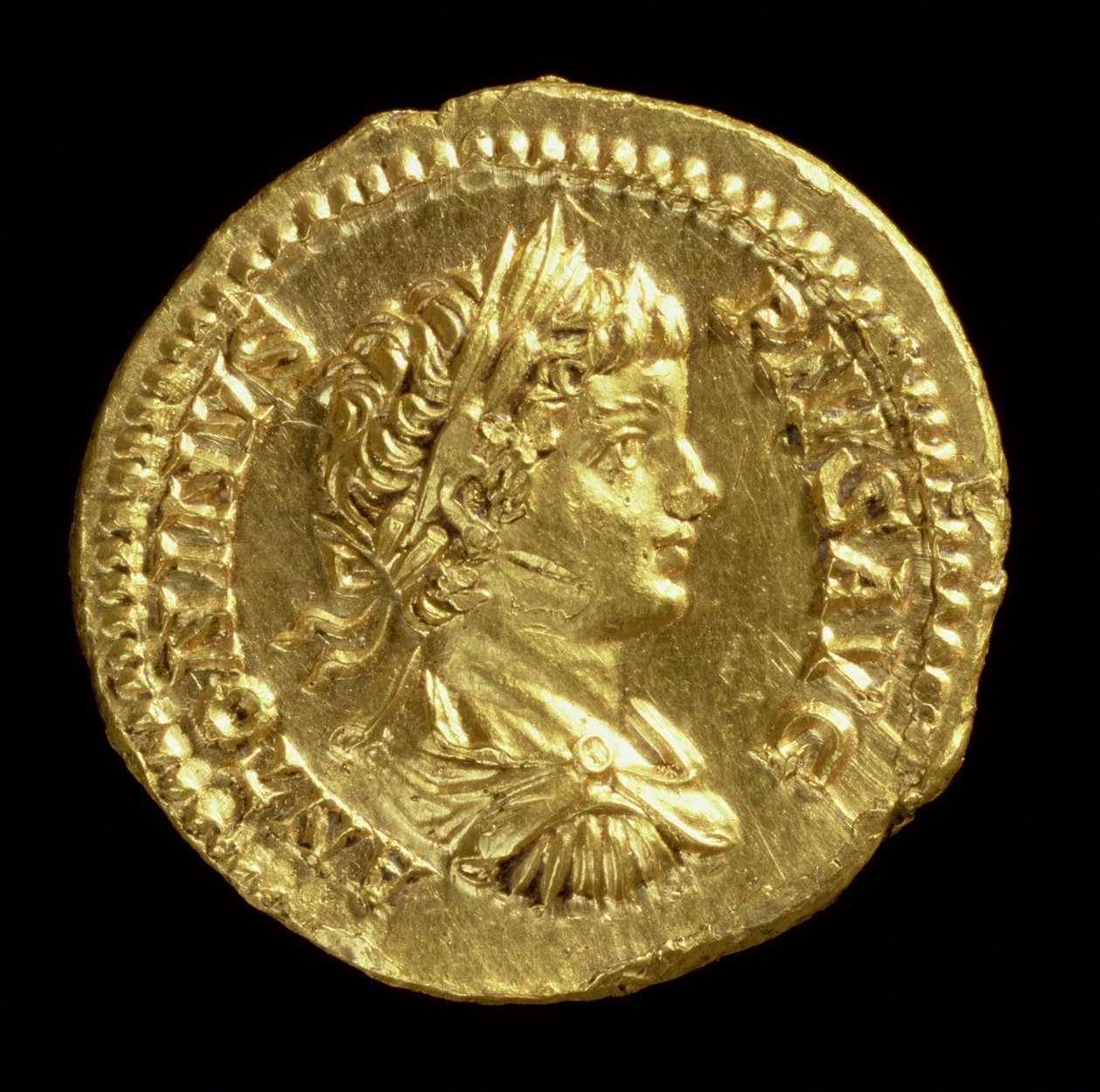 Aureus (ön yüzde) bir Caracalla (MS 196-217) başı ile dökümlü, kesik, bir defne çelengi takıyor. Yazı: ANTONINVS PIVS AVG (altın) (tersi için bkz. 119136) by Roman