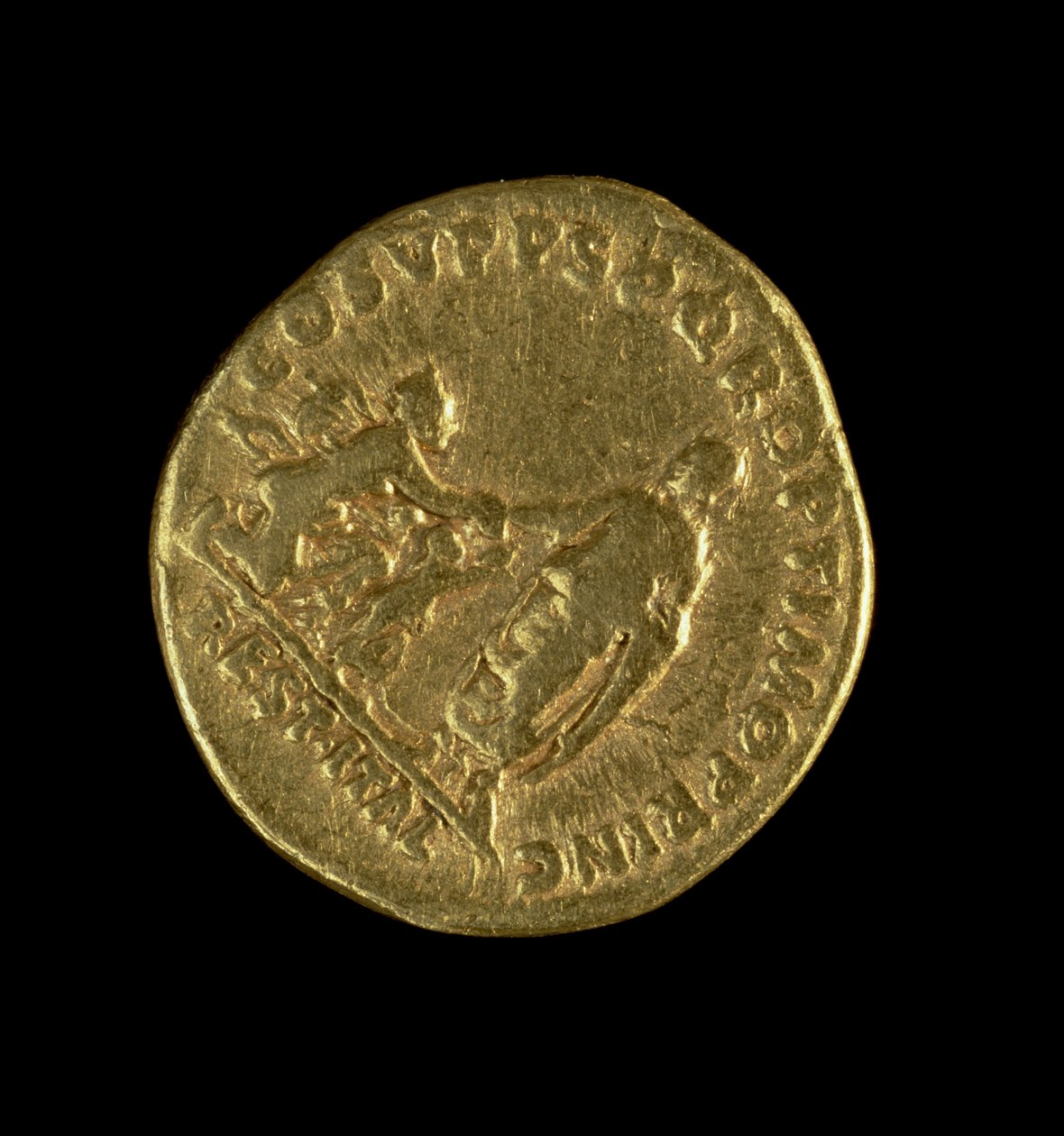 Aureus (ters) Trajan tarafından basılmış, imparatoru sol ayakta, sağ elini Italia