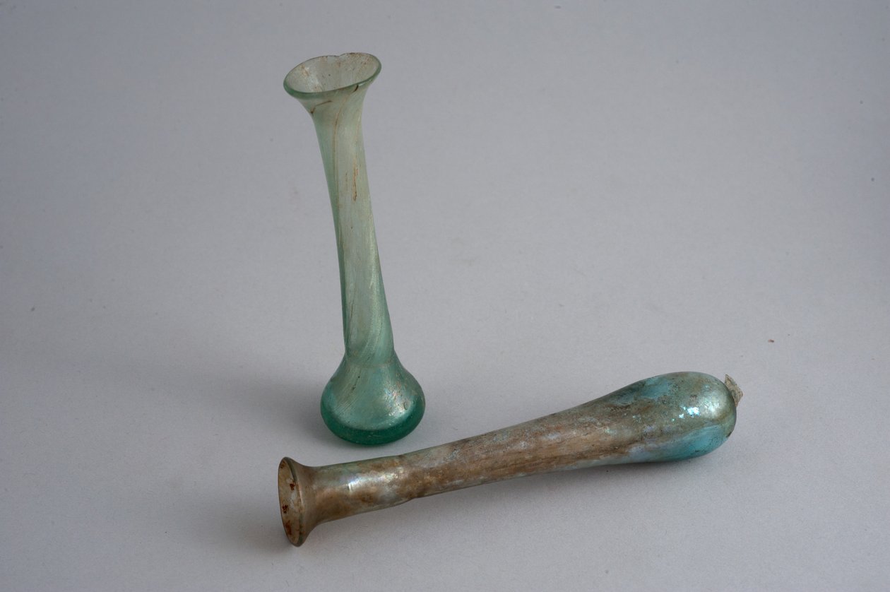 Konik ve borulu şişeler (cam) by Roman