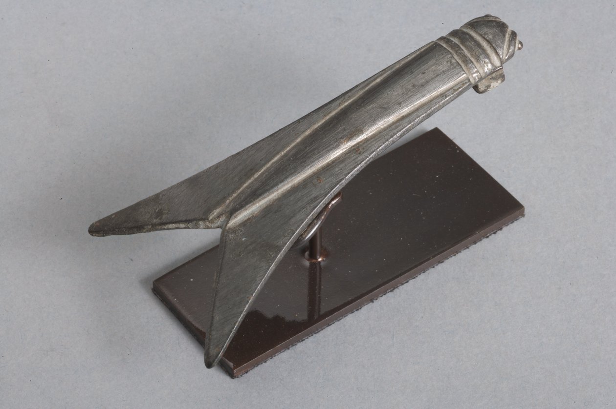 Bir ağustosböceği fibula (konserve bronz) (ayrıca bkz. 325662) by Roman