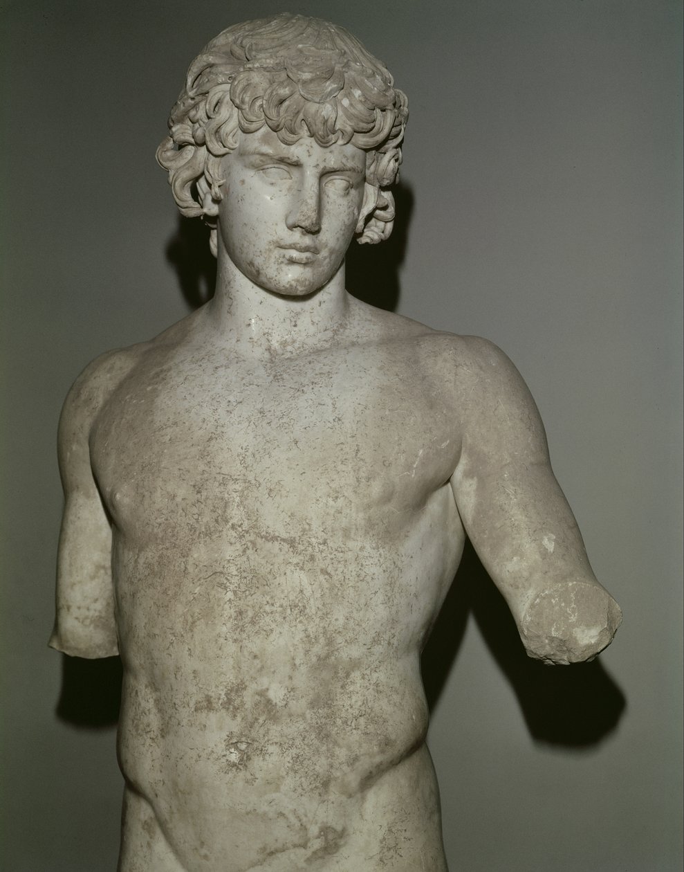Antinous figürü, MS 130'dan sonra (mermer) (detay) (ayrıca bkz. 65413) by Roman