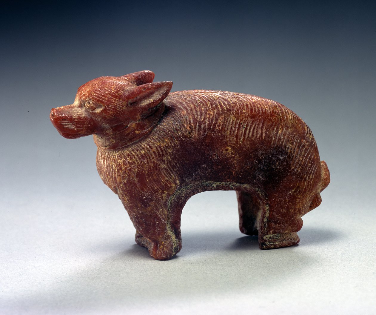 Bir köpek figürü (kehribar) by Roman