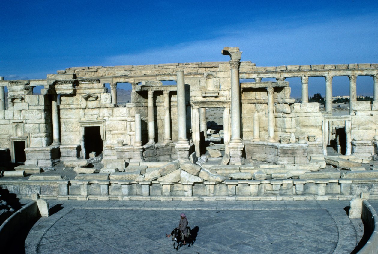Bir tiyatronun iç by Roman