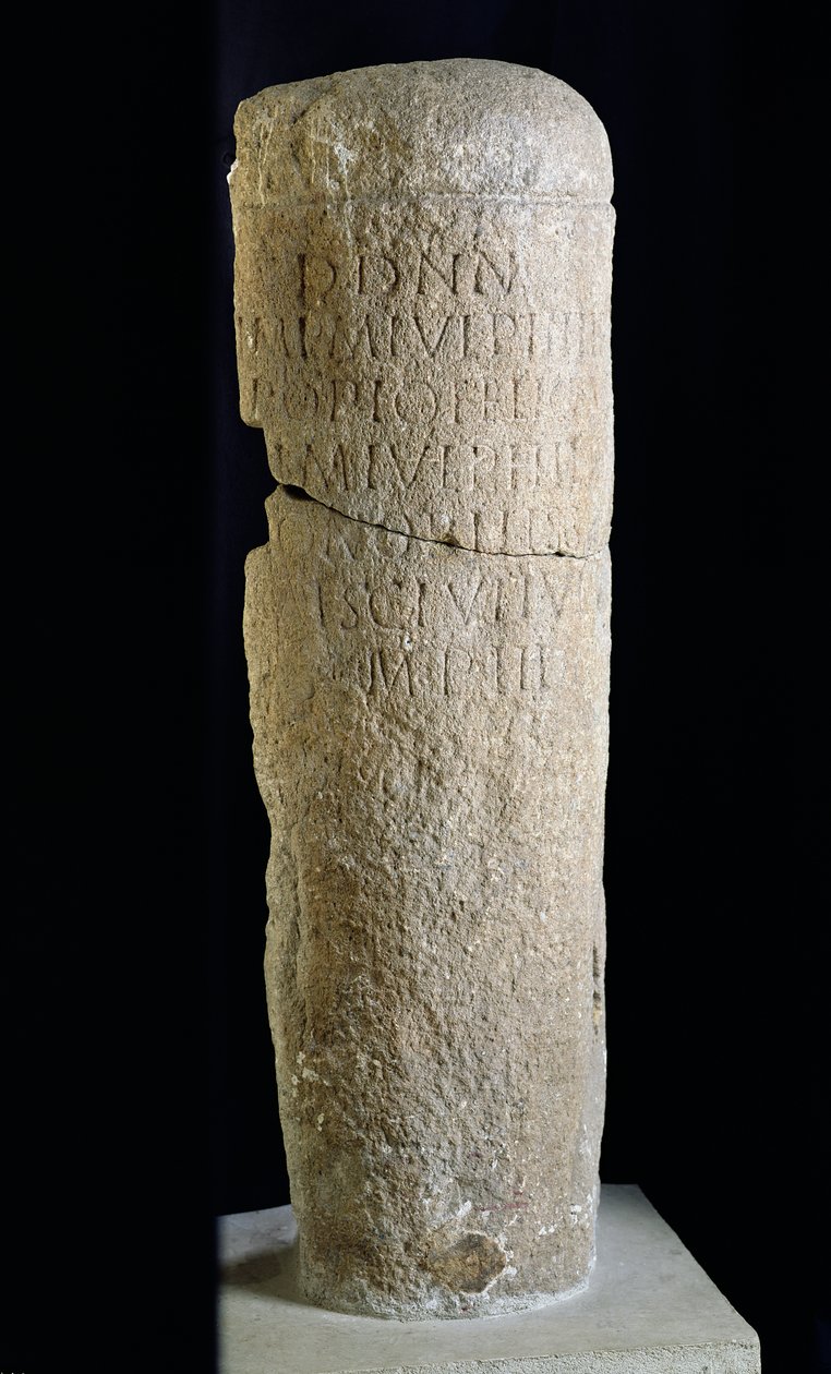 Milier sınır sütunu, Dijon ve Bordeaux arasındaki Roma yolundan, 244-249 (kumtaşı) by Roman
