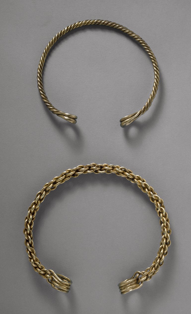 Ulceby, Lincolnshire, MÖ 1. yüzyıla ait Boyun Halkaları (Torklar) (electrum) by Roman