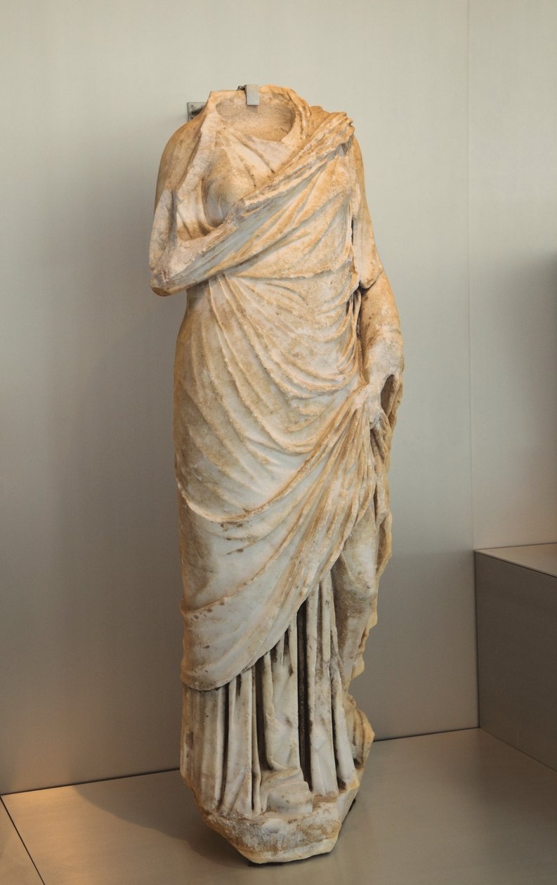 Kadın heykeli (mermer) by Roman