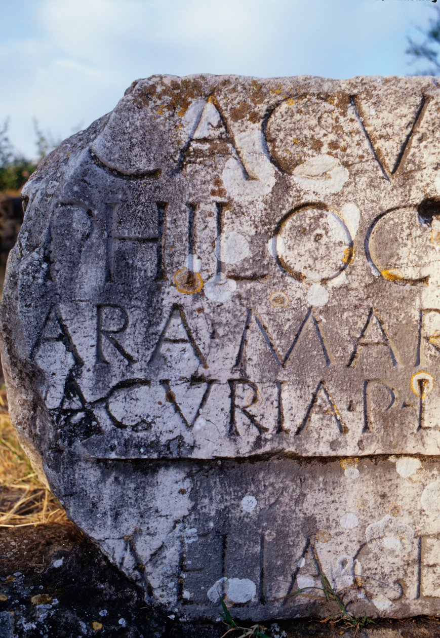 Appian Yolu üzerinde metin bulunan mezar parçası by Roman