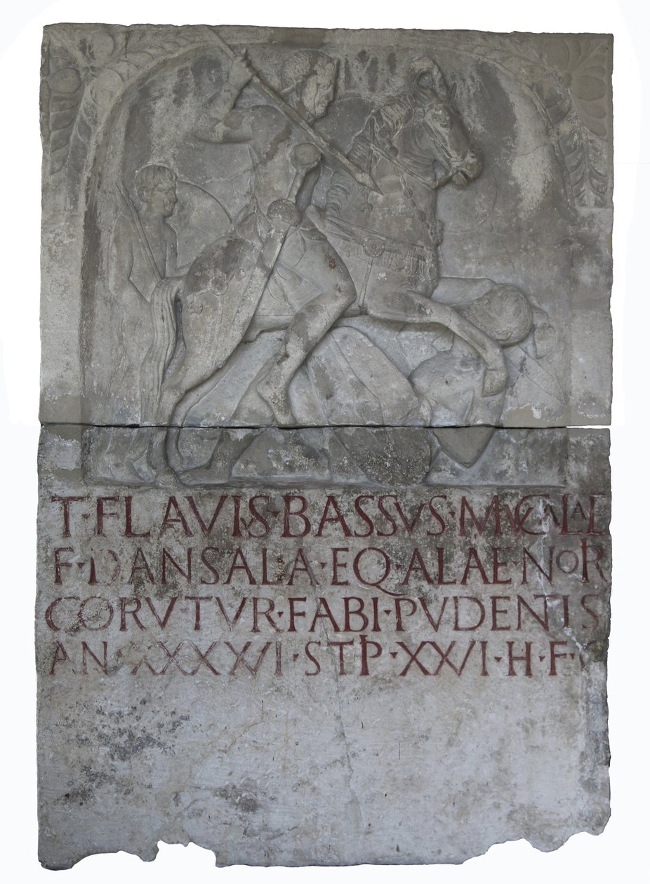 Flavian döneminin mezar taşı eques alaris (kanat süvarisi) Mucala