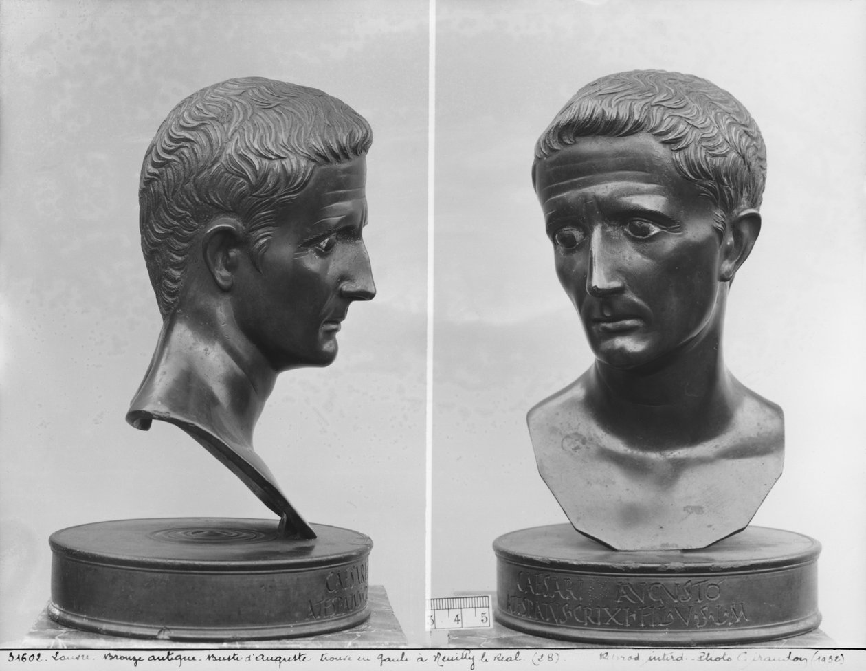 İmparator Augustus'un (MÖ 63-14 MS) büstünün iki görüntüsü (bronz) by Roman