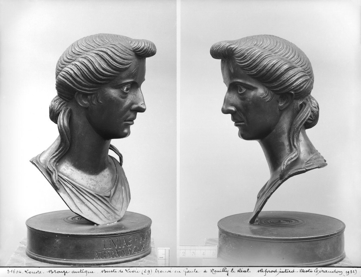 Bir Livia büstünün iki görünümü (MÖ 58-MS 29) (bronz) by Roman