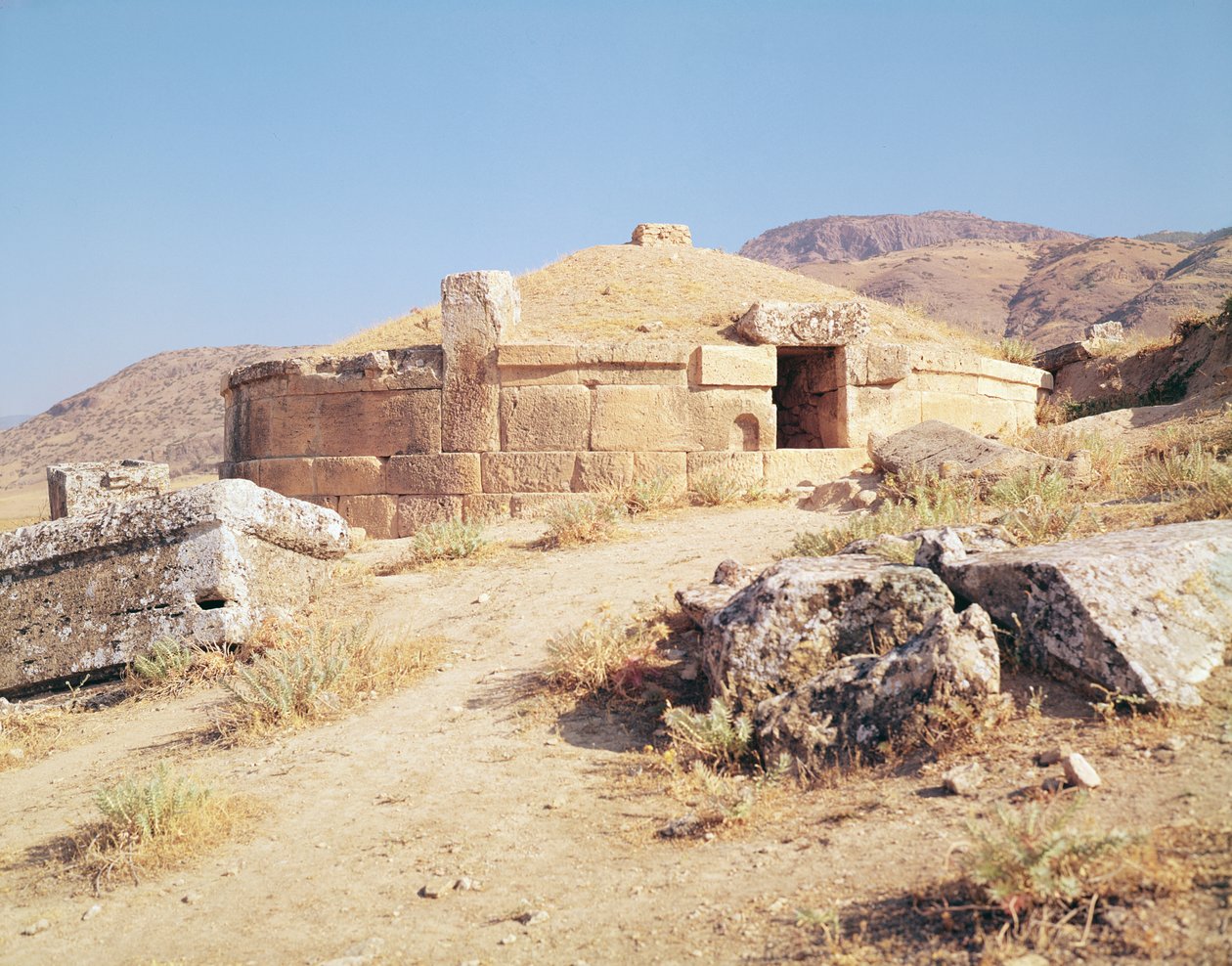 Mezar odası olan bir mezar görünümü, 2.-3. yüzyıl by Roman