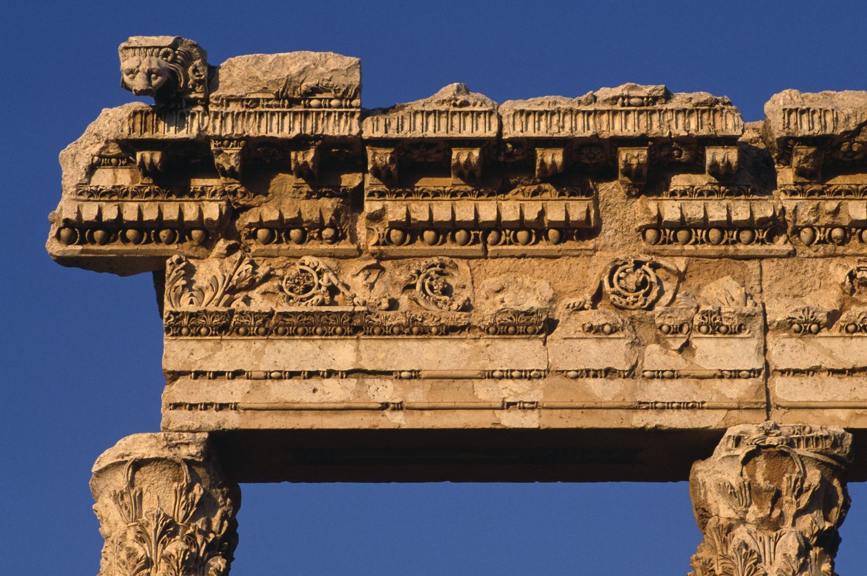 Avluda bir revak saçağı, Jüpiter Heliopolitanus Kutsal Alanı, Yüksek İmparatorluk Dönemi (M.Ö. 27-395) by Roman Imperial Period