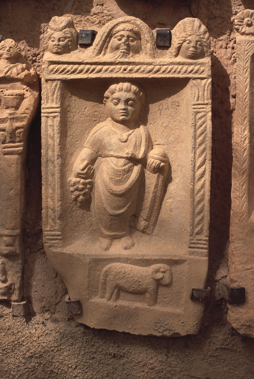 ಮಾನವ ಆಕೃತಿಯ ಟರ್ಕಿಯೊಂದಿಗೆ ಸ್ಟೆಲಾ by Roman Imperial Period