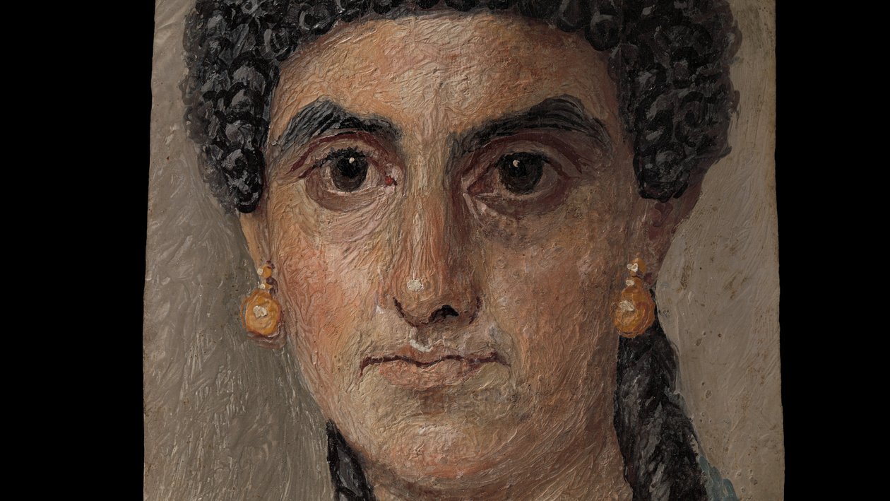 Mavi mantolu bir kadının pano resmi, MS 54-68 (ahşap üzerine çini) by Roman Roman