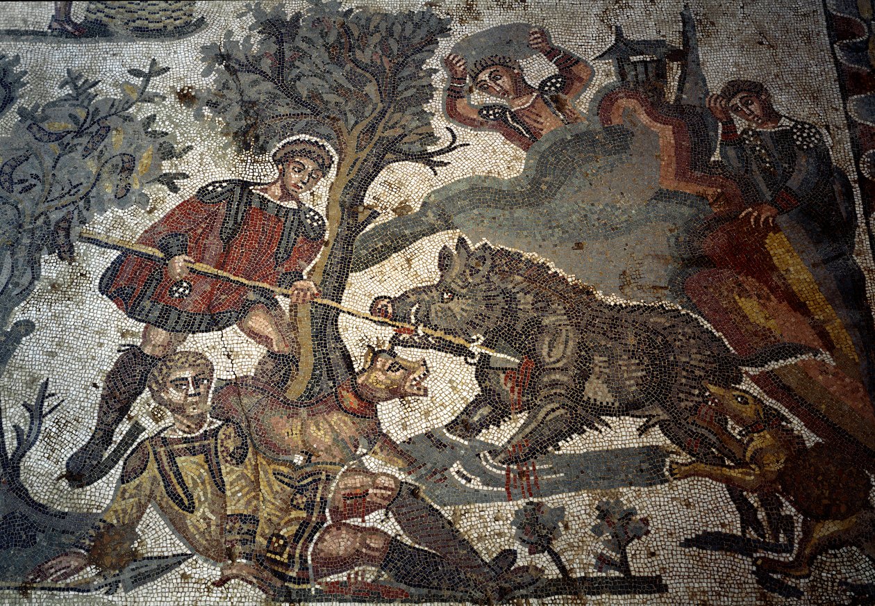 Bir avcı bir yaban domuzunun saldırısına uğrar, arkadaşlarından biri hayvanı mızrağıyla iter, "Küçük av partisi" detayı, 315-350 by Roman