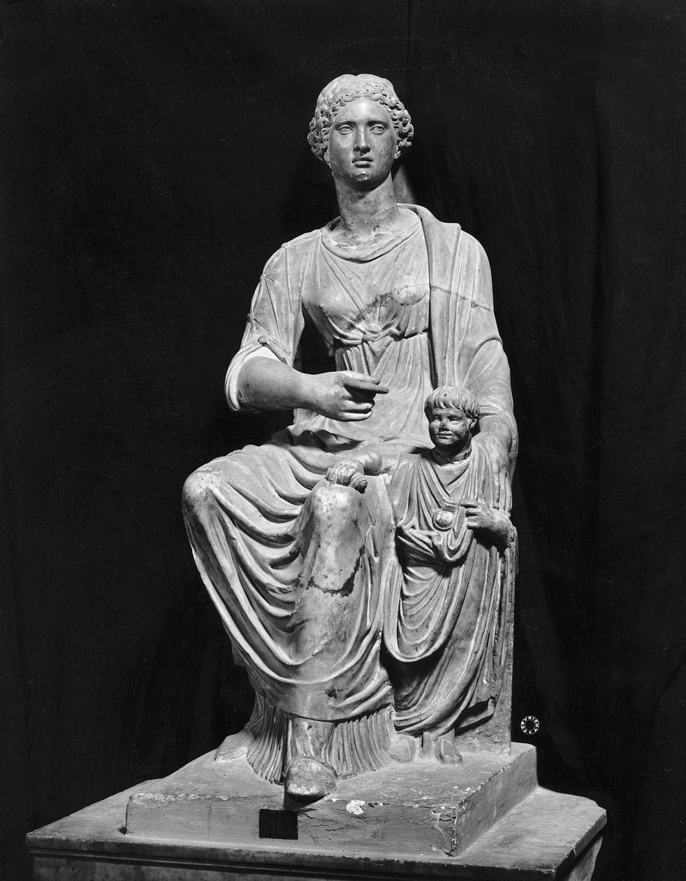 Genç Agrippina (MS 15-59) ve oğlu Nero (MS 37-68) (mermer) (s/b fotoğraf) by Roman