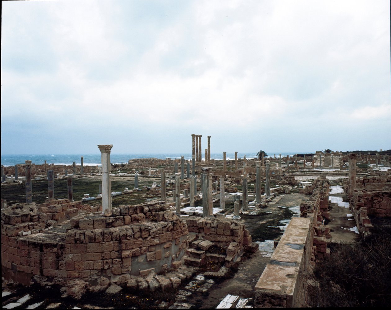 Arkeolojik alan ve Roma tiyatrosu, 2.-3. yüzyıl by Roman
