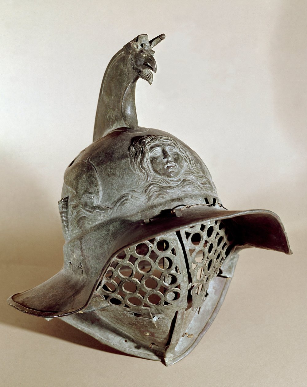 Gladyatörün bronz miğferi by Roman