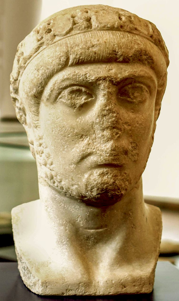 İmparator Gratianus büstü by Roman