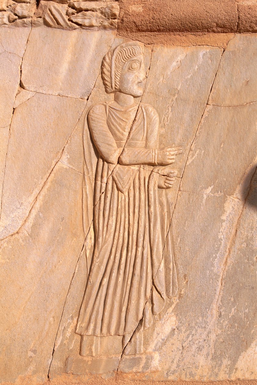 Sabratha, Libya, Tripolitania tiyatrosunun dekoratif sahne kabartmasının yakın çekimi. by Roman