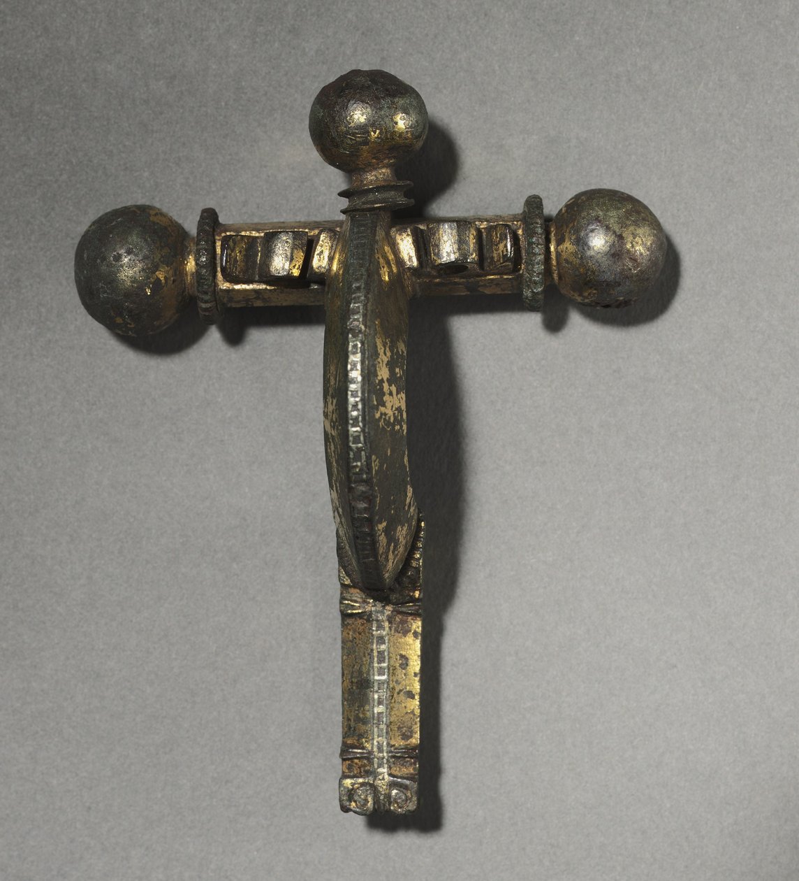 Tatar yayı Fibula, c.350-400 (bronz, yaldızlı-bronz, gümüş ve niello) by Roman
