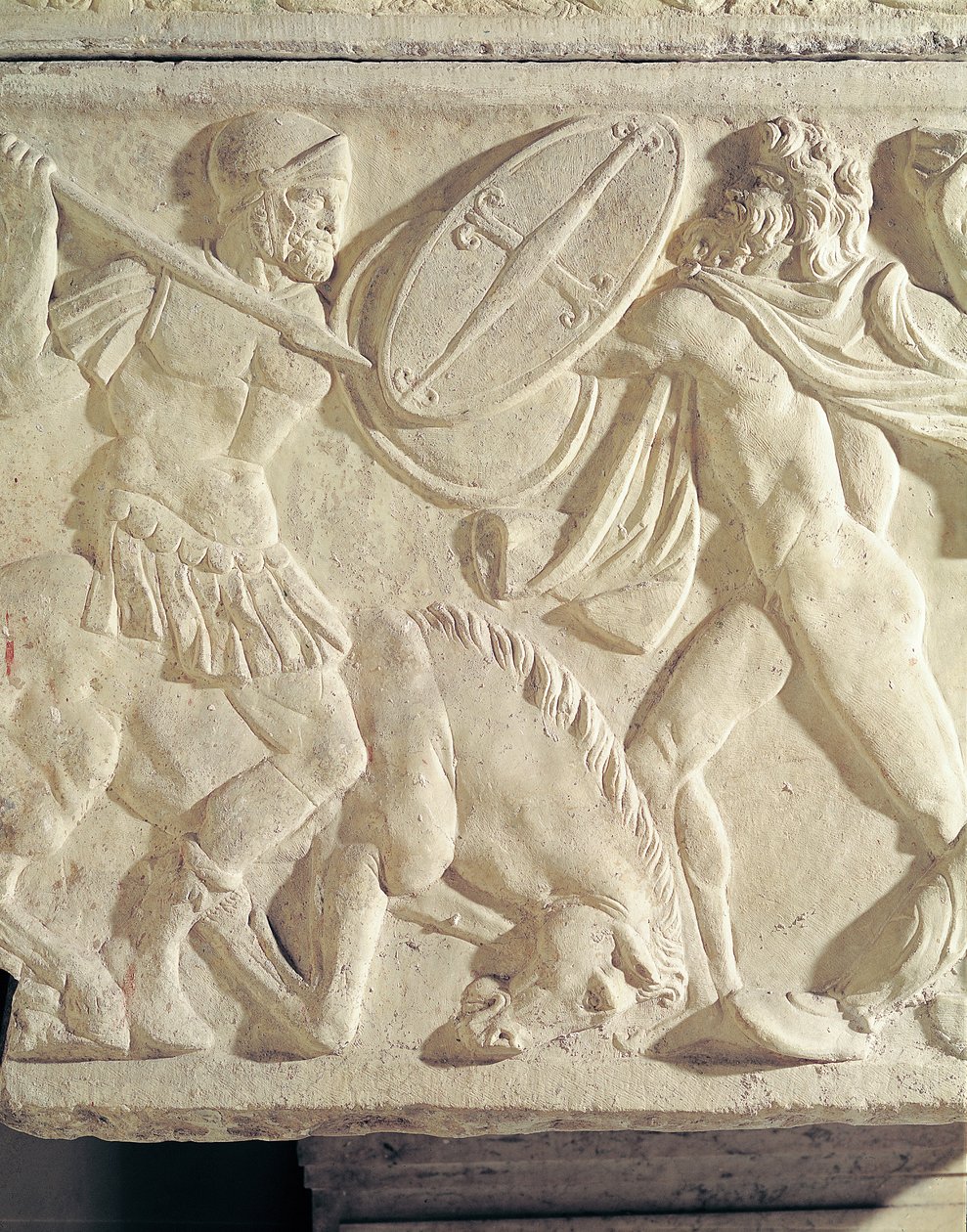 Galat taşıyla savaşan bir Roma askerini betimleyen bir lahit detayı by Roman