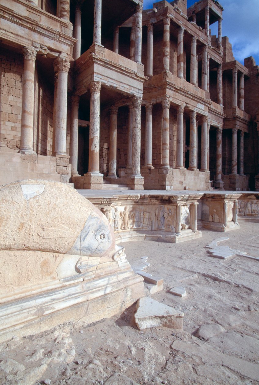 Yunuslar, sahne önü dekorasyonu, Roma tiyatrosu, Sabratha (UNESCO Dünya Mirası Listesi) by Roman