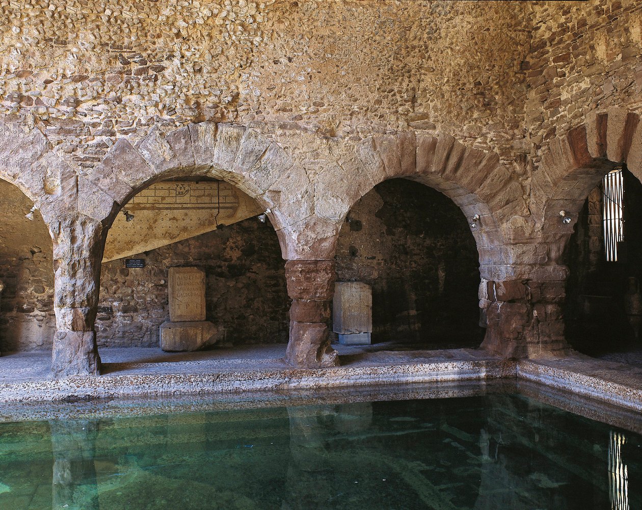 Frigidarium, Caldes de Montbui, Barselona, İspanya, MÖ 2.-1. yüzyıl (fotoğraf) by Roman