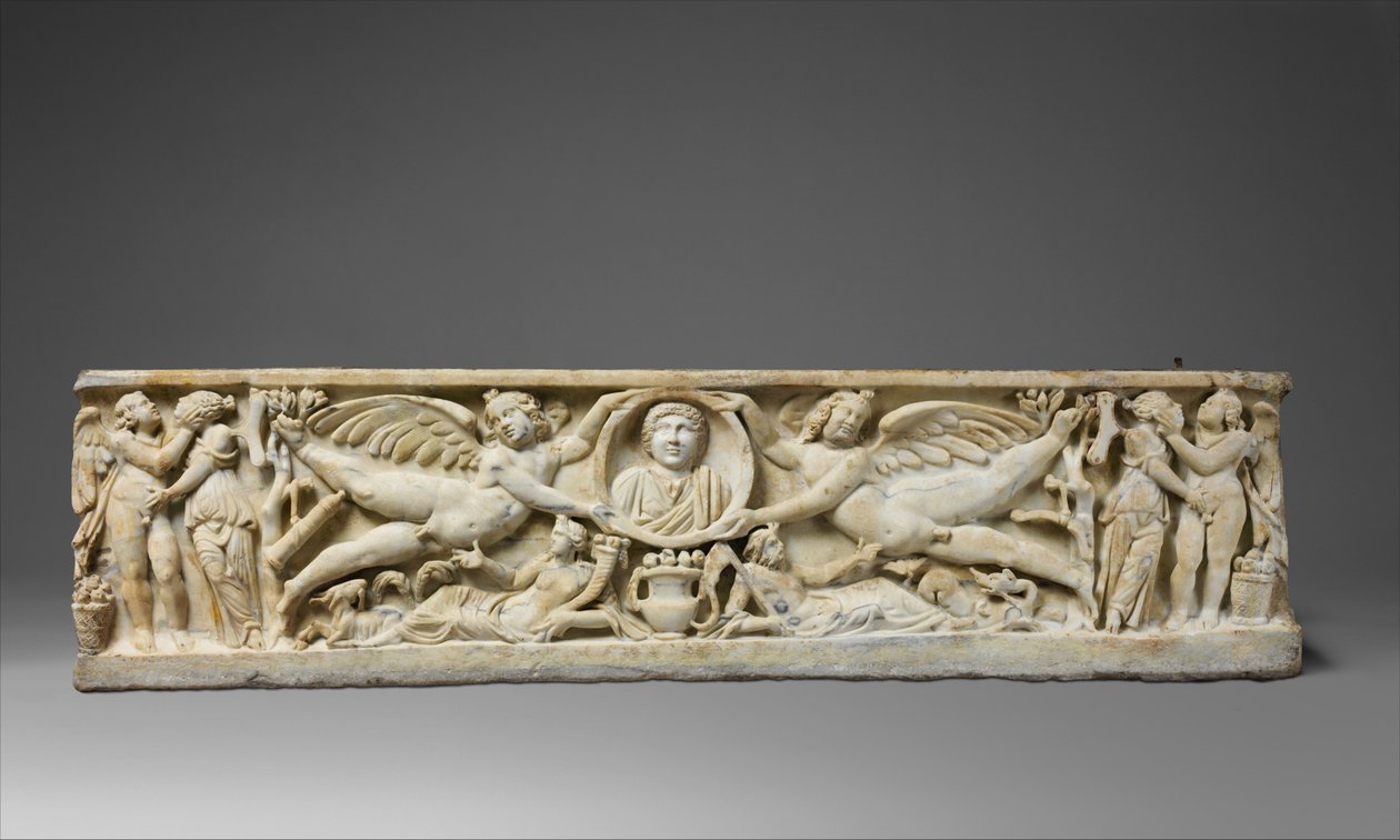 Bir klips portresi tutan uçan erotlu mermer lahit, MS 190-200 (mermer) by Roman