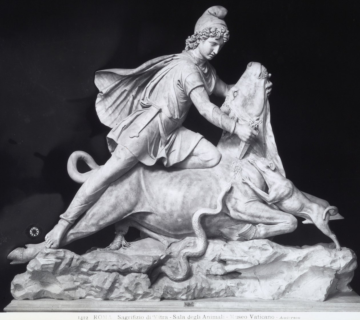 Boğayı kesen Mithras, Mithra kültünün temsili (mermer) by Roman