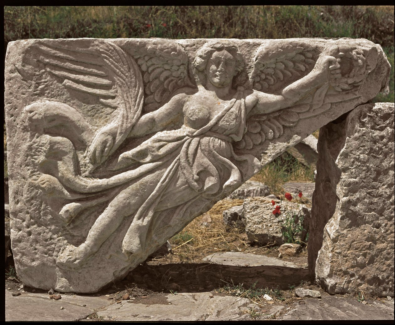 Nike. 2. yüzyılın alçak kabartma kanadı by Roman