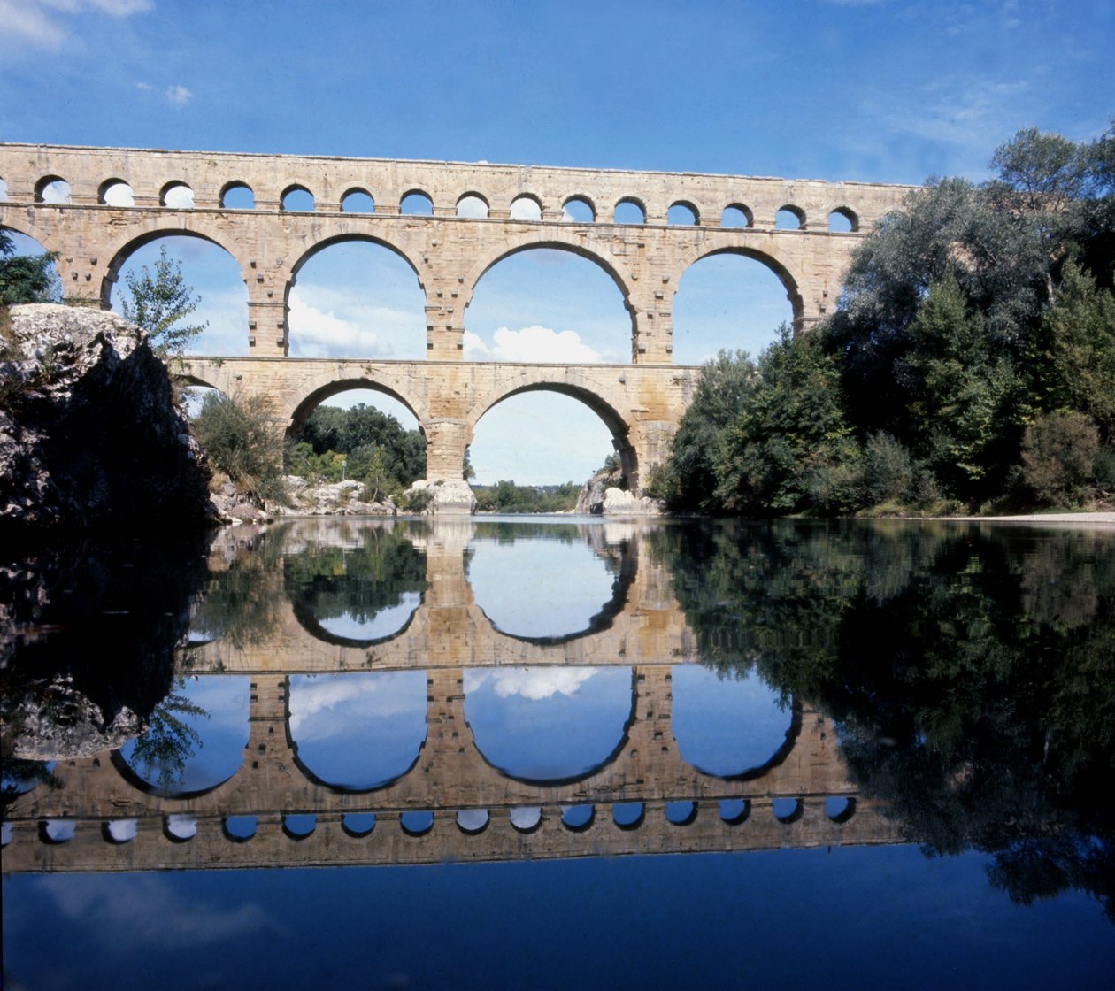 Pont du Gard. 1. yüzyılın 2. yarısından kalma Roma su kemeri. by Roman