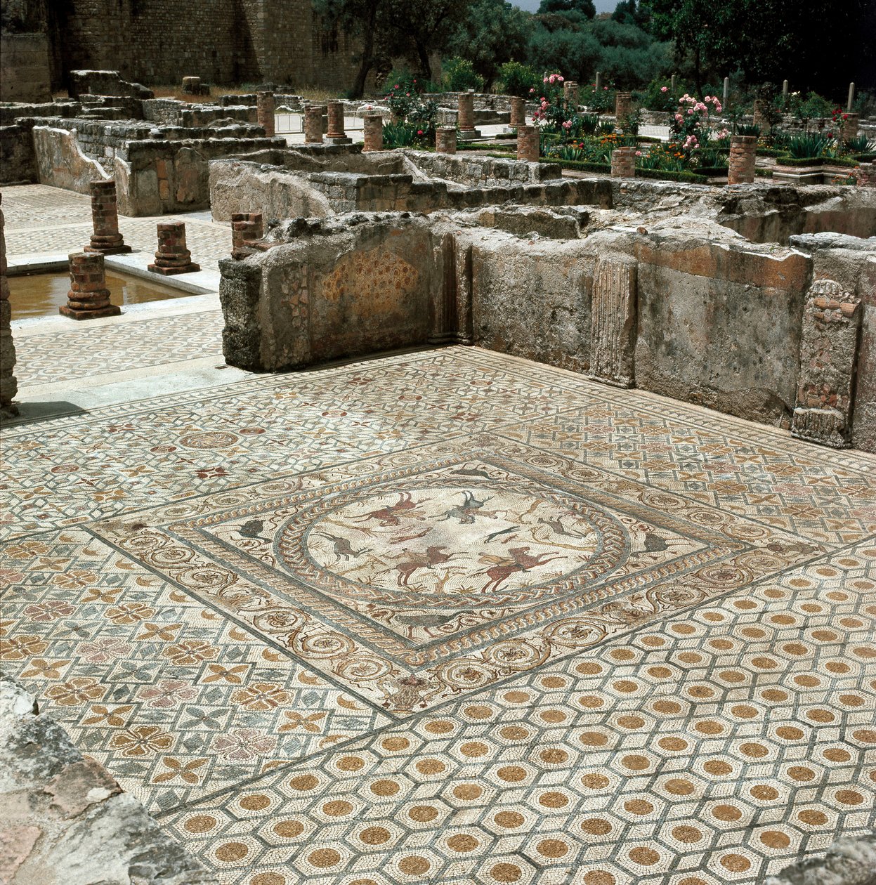 Roma şehrinin mozaik kalıntıları by Roman