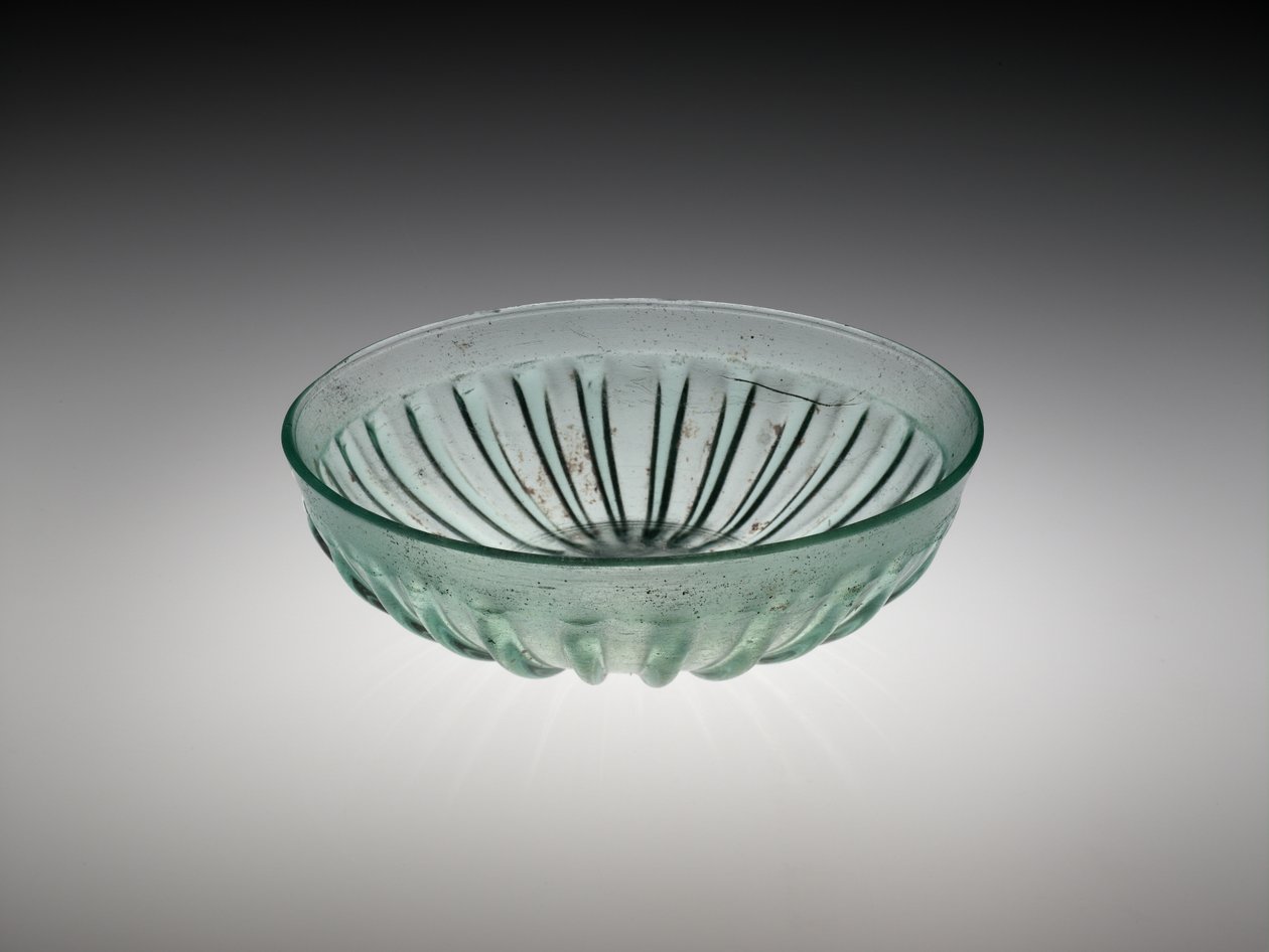 Oluklu cam kase, AD 100-200 (kalıp üfleme ve kesme cam) by Roman