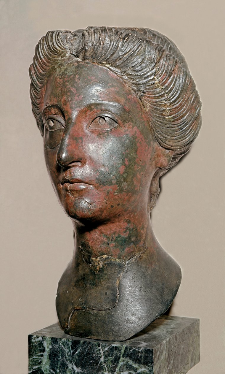 Roma Sanatı: Antoninlerin hükümdarlığı (MS 92-162) Roma, Museo della Civilta Romana stilini giyen bir kadının bronz büstü by Roman