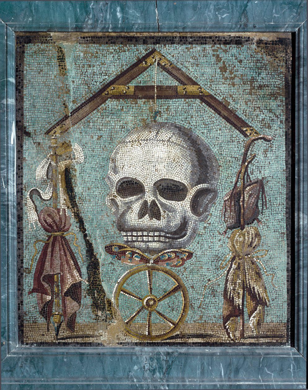 Roma Sanatı: Memento mori, Yaşam ve Ölümün sembolleri. Pompeii'den mozaik. 2. stil. Boyut 47x41 cm Ulusal Arkeoloji Müzesi, Napoli by Roman