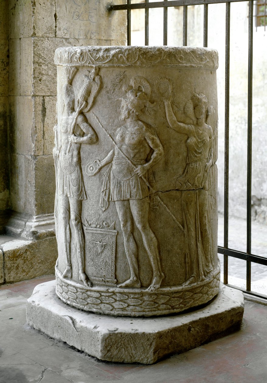 Roma Sanatı: Bir kurban sahnesini temsil eden alçak kabartmalı mermer sütun kaidesi. 40-30 M.Ö. Civita Castellana, Katedral by Roman