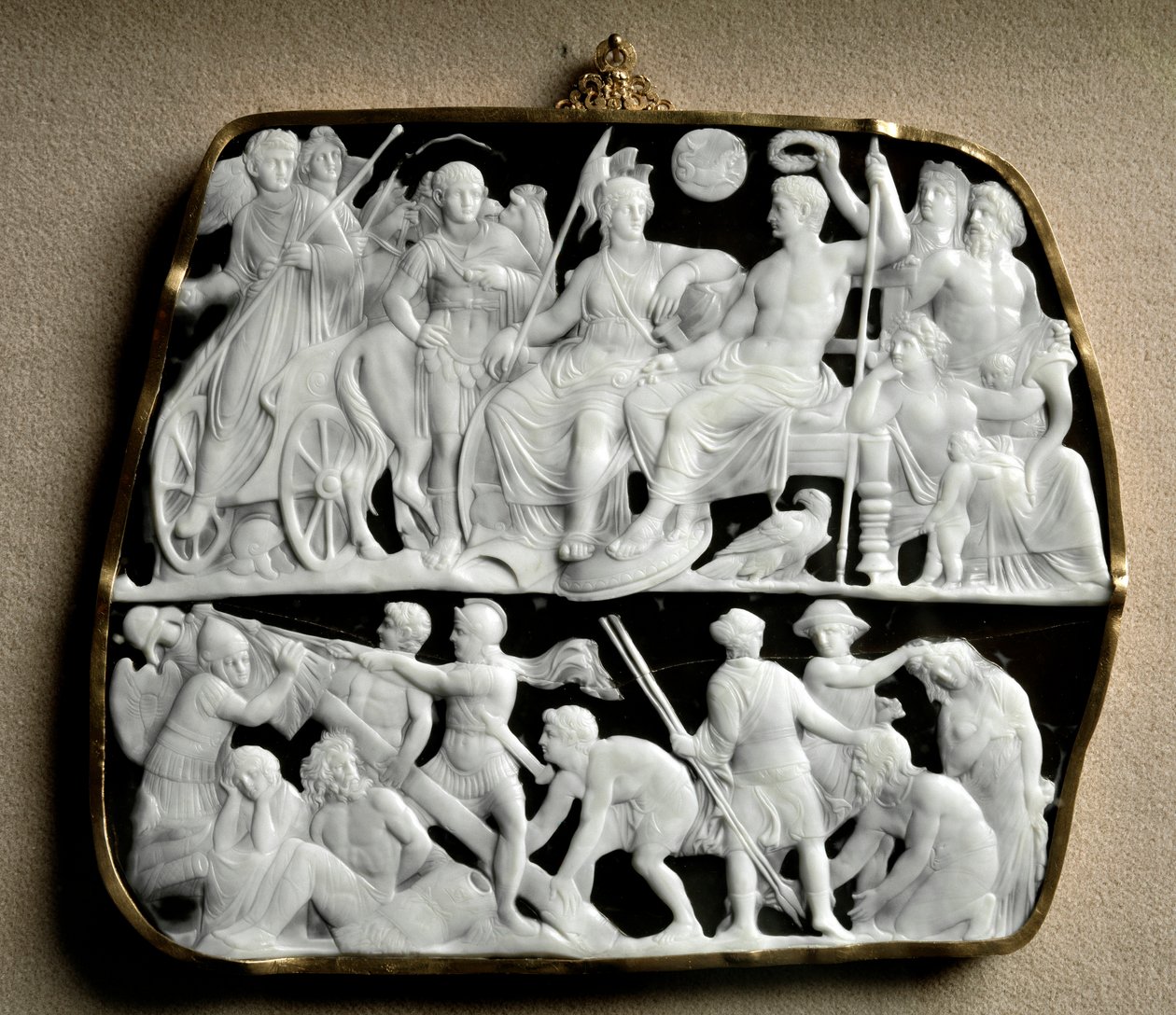 Roma sanatı: heykeltıraş Dioscuride (veya Dioscorides) tarafından iki düzeyde yapılan oniks kameo. Tepede, mitolojik tanrılarla çevrili İmparator Augustus (M.Ö. Soldan sağa, Tibere ondan iniyor by Roman