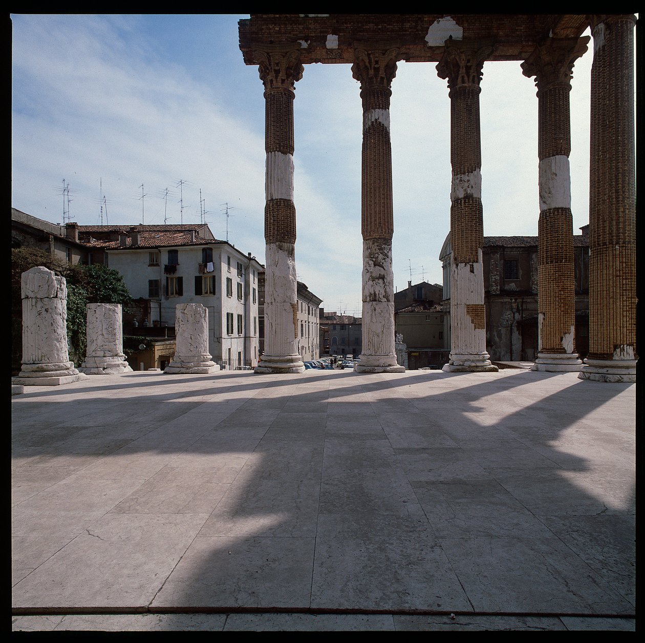 Roma sanatı: başkentin görünümü (capitolium), MS 73, Brescia İtalya by Roman