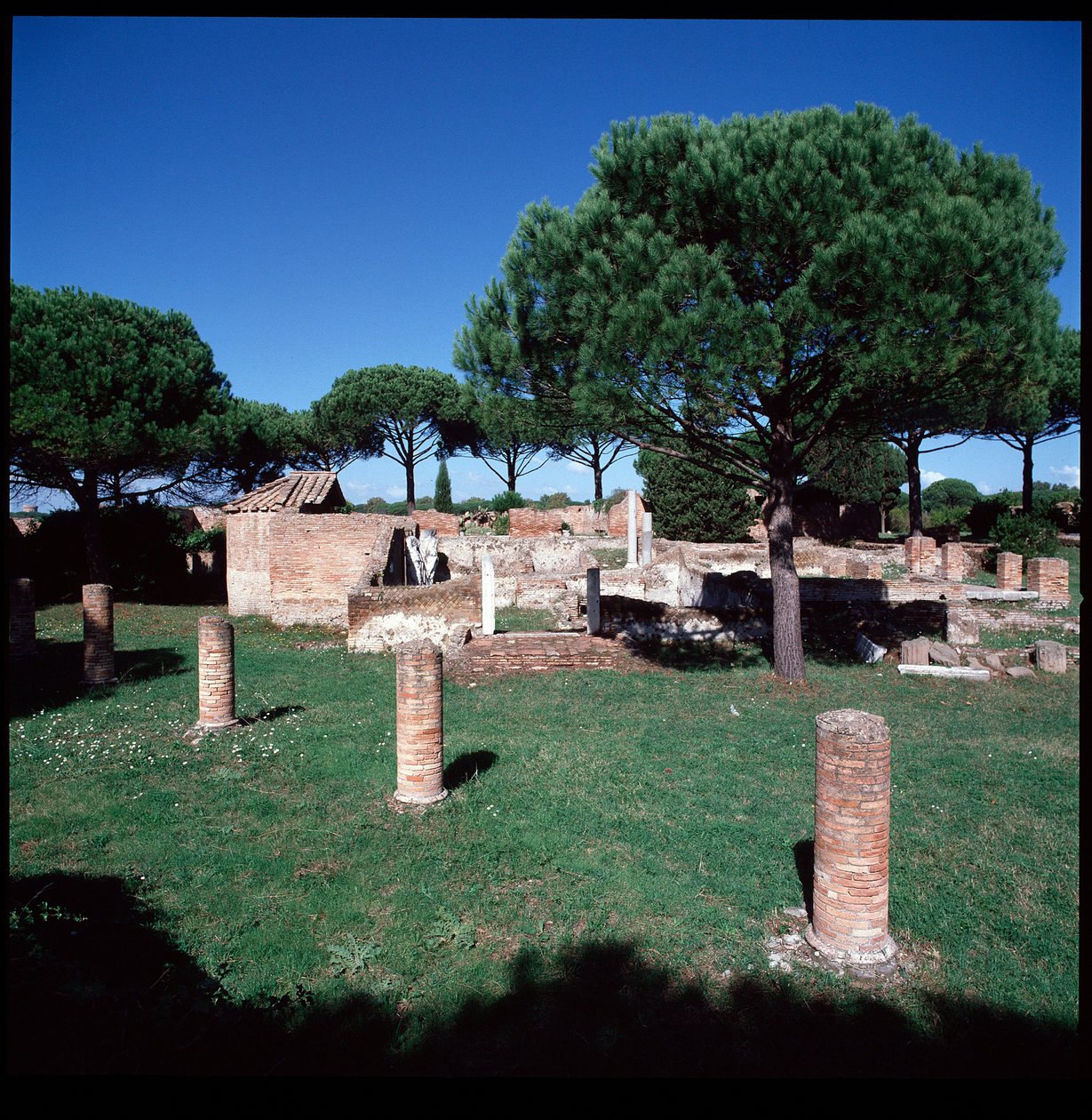 Roma sanatı: Campo della Magna Mater kalıntılarının görünümü, bölge IV by Roman