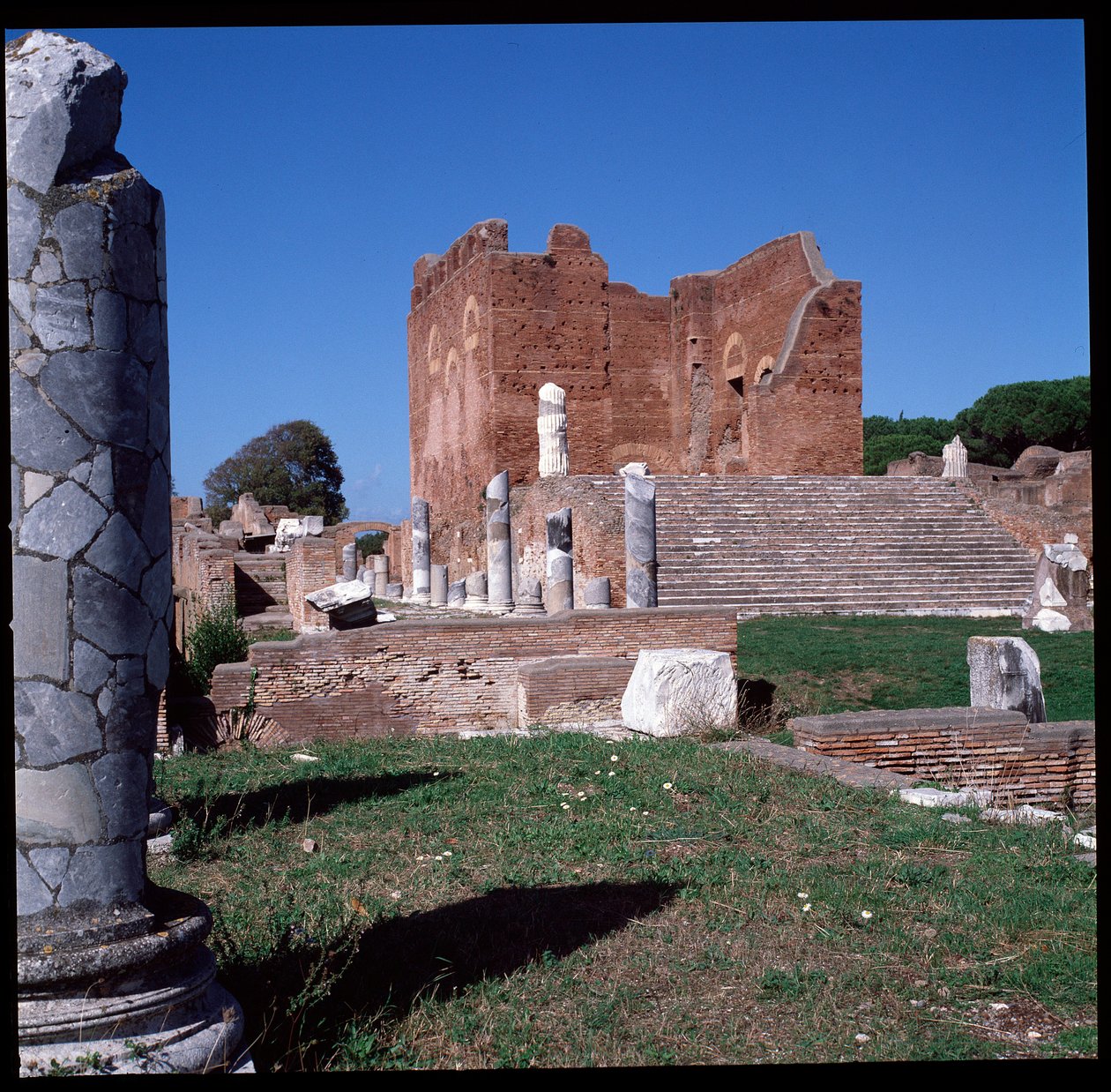 Roma sanatı: başkentin kalıntılarının görünümü, Ostia arkeolojik alanı by Roman
