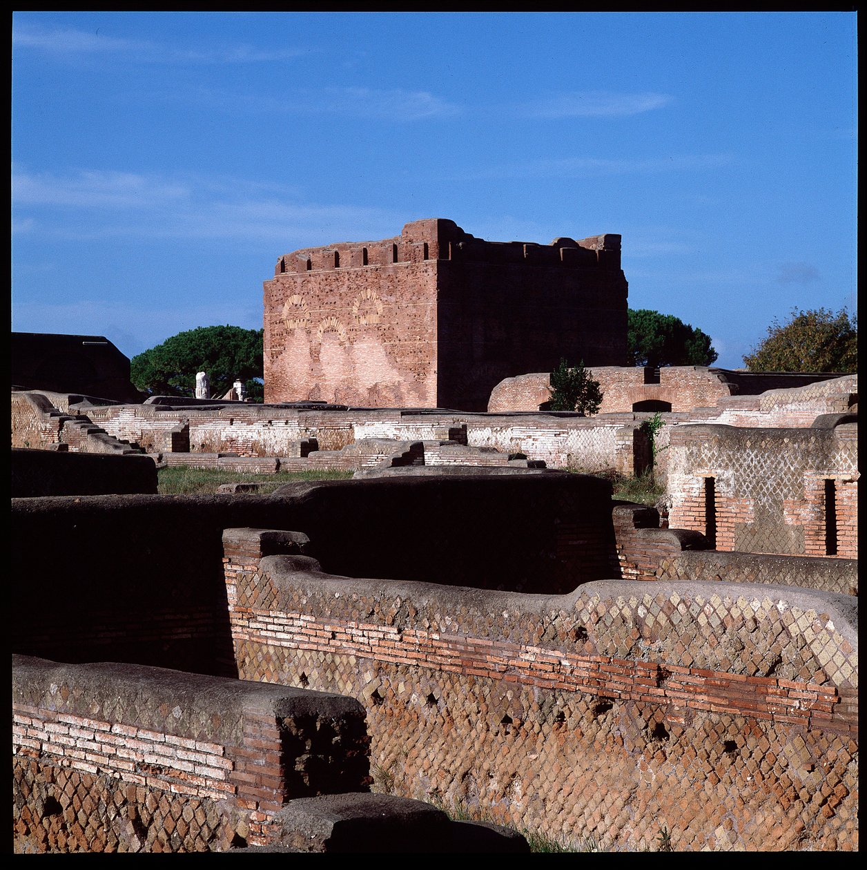 Roma sanatı: başkentin kalıntılarının görünümü, Ostia arkeolojik alanı by Roman