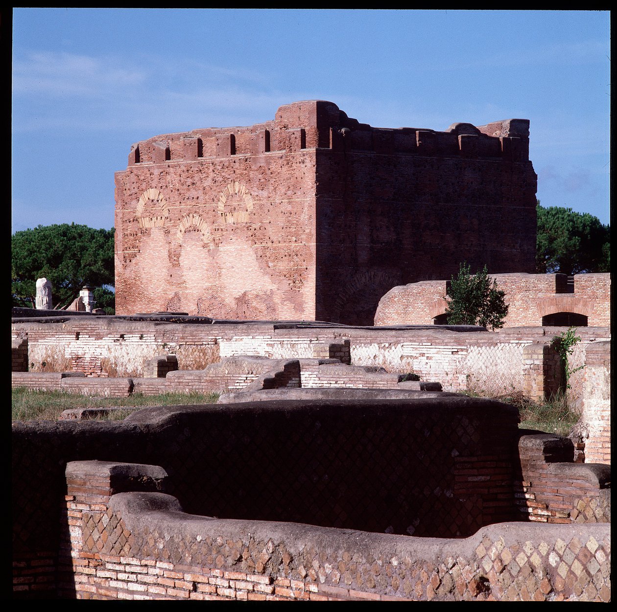 Roma sanatı: başkentin kalıntılarının görünümü, Ostia arkeolojik alanı by Roman