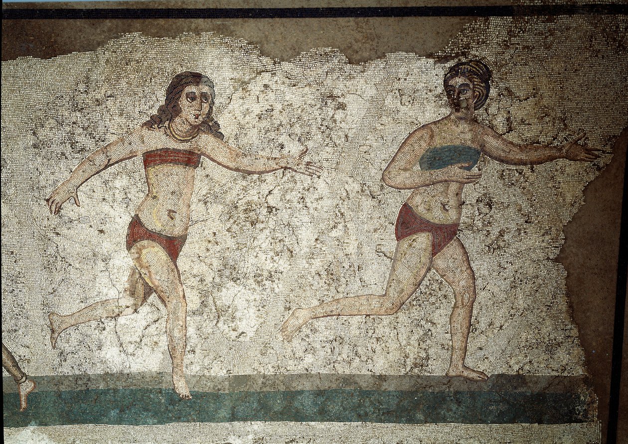 Roma sanatı: Fiziksel egzersizler yapan genç Romalılar. Böbreklerin etrafına peştamal ve göğüste bir strophium (sütyenin atası) giyerler. Mozaik detayı 315-350 AD. Piazza Armerina, Villa Romana del Casale by Roman