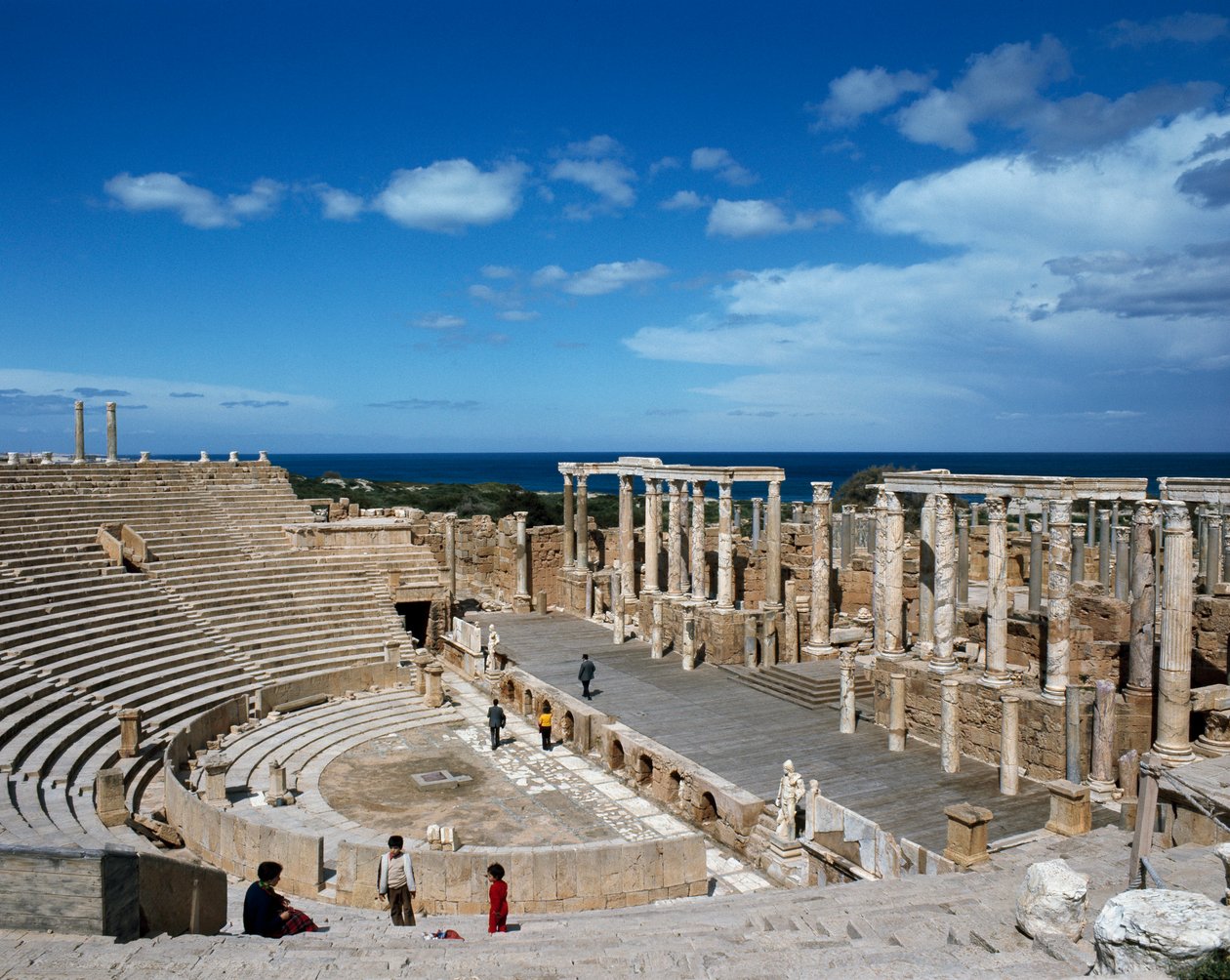 Roma tiyatrosu by Roman