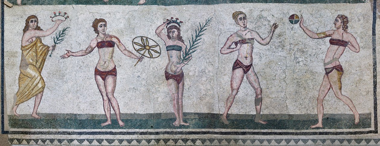 İki parçalı bir mayo (mozaik) giyen bir atletizm yarışmasına katılan sporcuları temsil eden Kızlar Odası by Roman