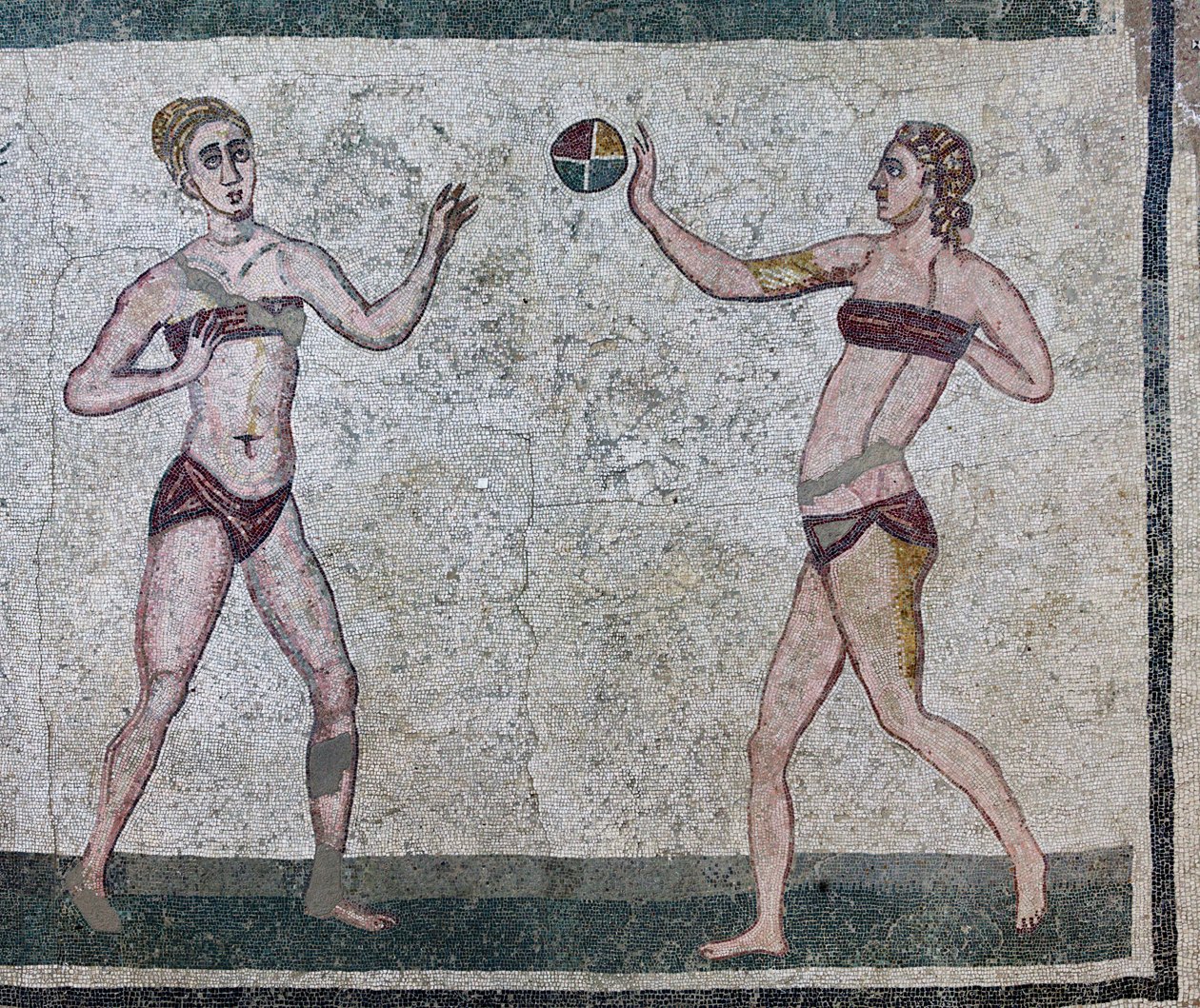 İki parçalı bir mayo (mozaik) giyen bir atletizm yarışmasına katılan sporcuları temsil eden Kızlar Odası by Roman