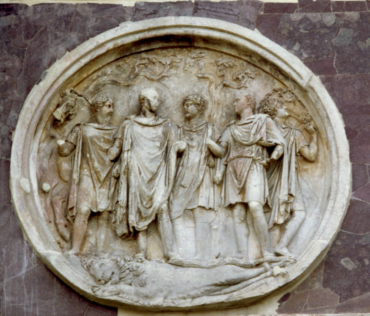 Konstantin Kemeri'nden Hadrian'ı tasvir eden Roundel (mermer) by Roman