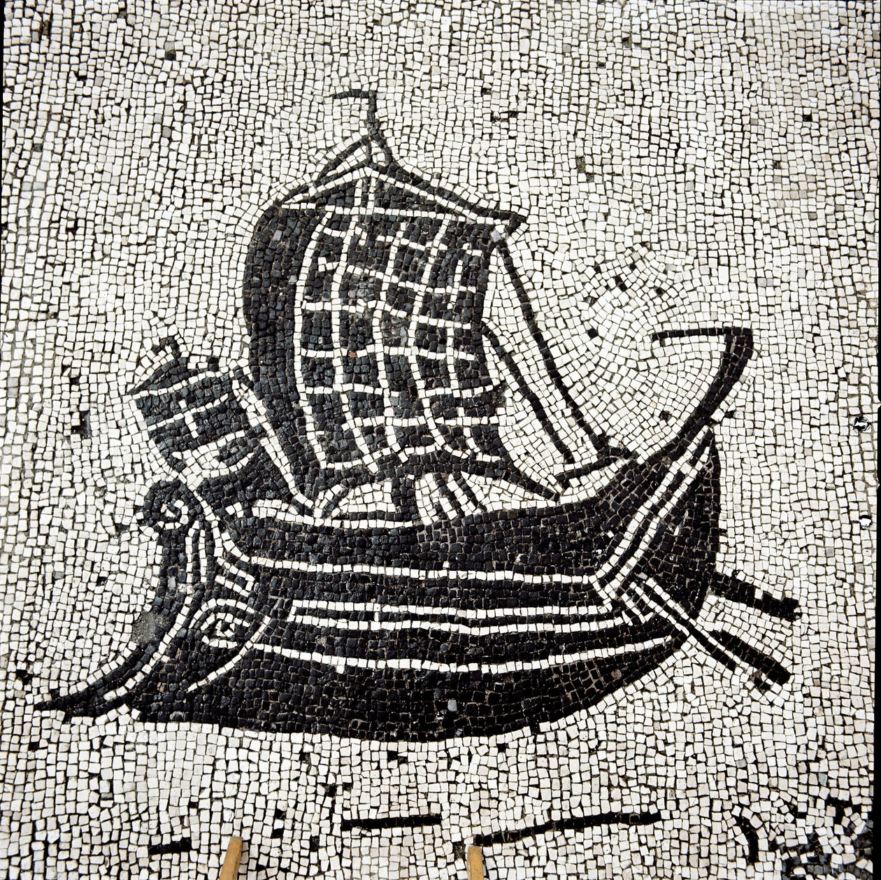 Ostia limanına dönen Sabratha gemisi (mozaik by Roman